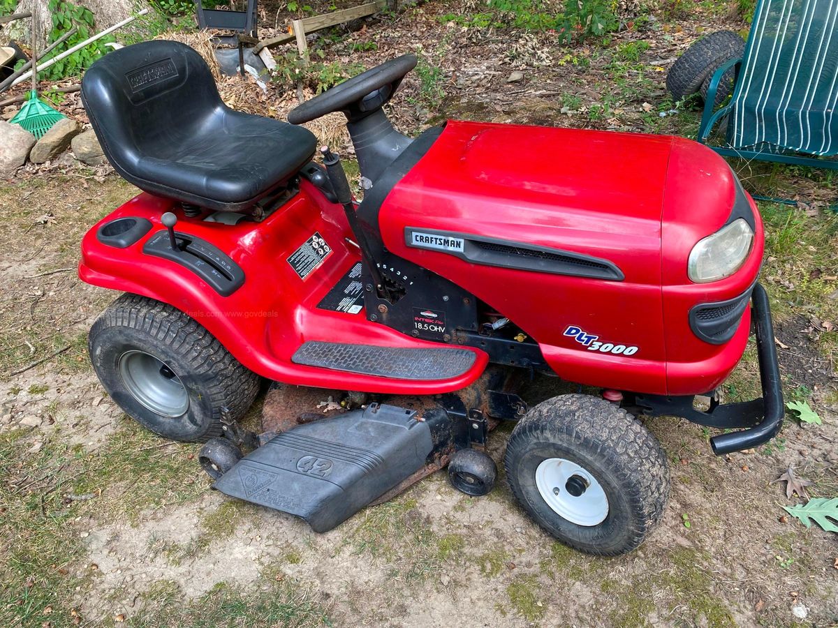 Craftsman DLT 3000 18.5HP Riding Mower with Bagger | GovDeals