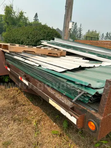 2592 sq/f of green and white sheet tin
