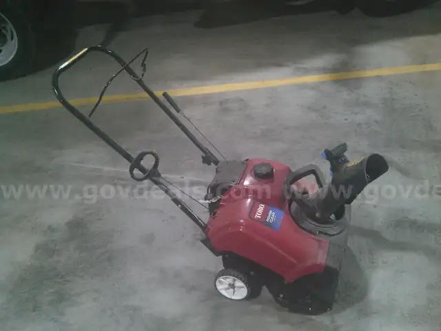Toro Snow Throwers / Blower (2)