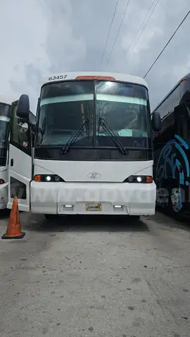 2006 MCI J4500