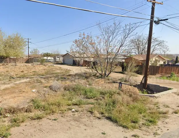 Corner, Undeveloped Lot in Residential Taft, CA