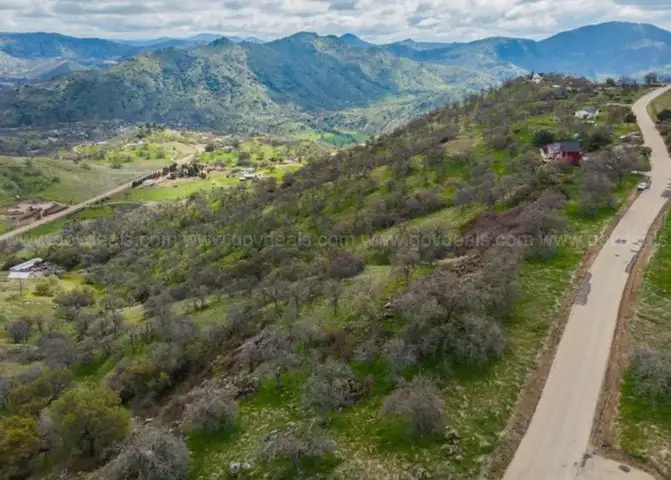 4.6 Acres of Scenic Land in Squaw Valley, CA