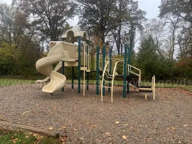 Playground structure in good shape 25x12 you get everything pictured