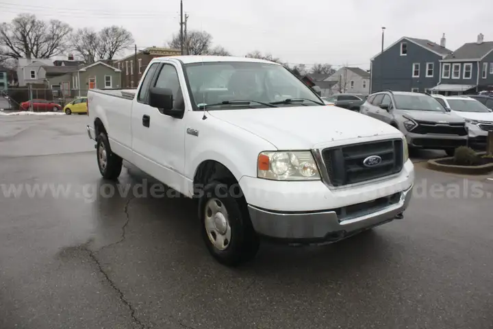 2004 Ford F-150 XL Long Bed 4WD