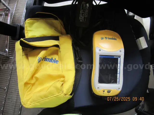 REMIX MARKET - Trimble GeoExplorer Geo XH GPS Unit with Support Module &#x26; Case