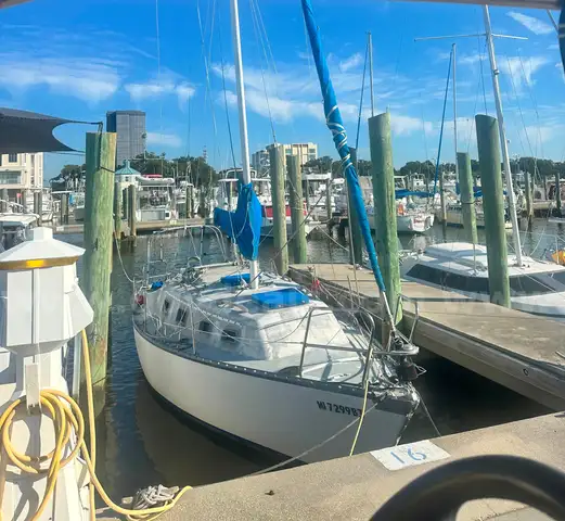 1980 Hunter 27 Sailboat