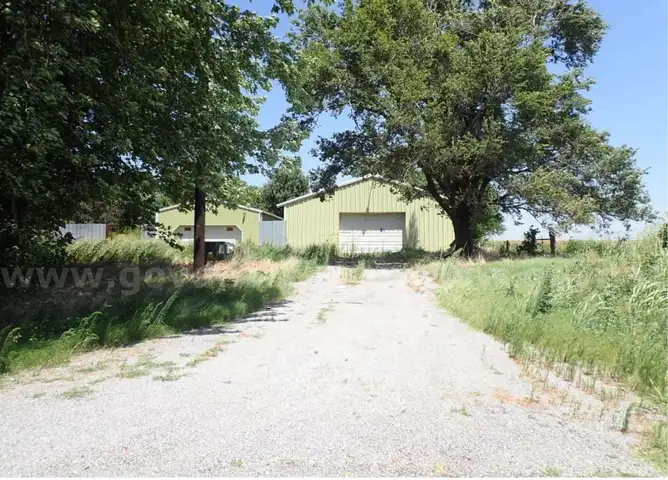 3.3 acres of agricultural land with structures in Clinton, OK
