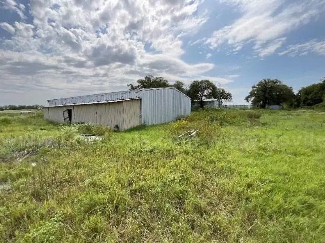 20 acres of agricultural land with structures in Burneyville, OK