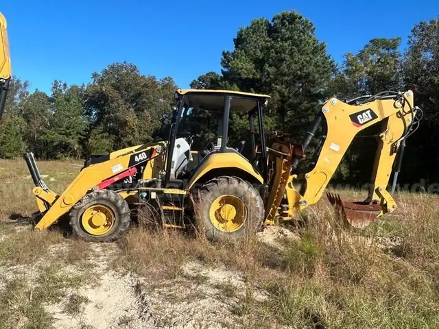 CAT 440 Backhoe loader