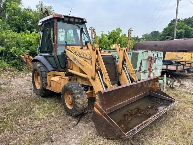 Case 580SL Backhoe Loader *** SEE VIDEO ***