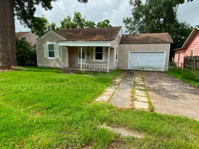 3 Bed 1 Bath Home - 2001 Green, Port Arthur, Texas