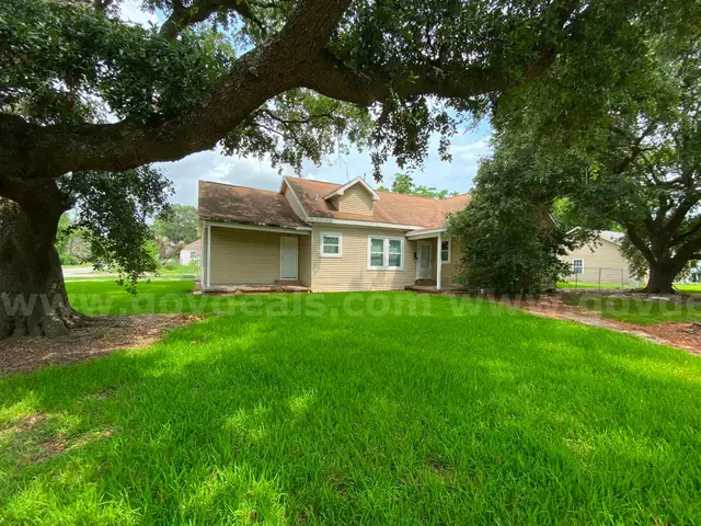 3 Bed, 2 Bath House - 5001 Lakeshore, Port Arthur, Texas