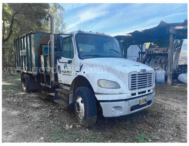 2007 Sideloader Garbage Truck
