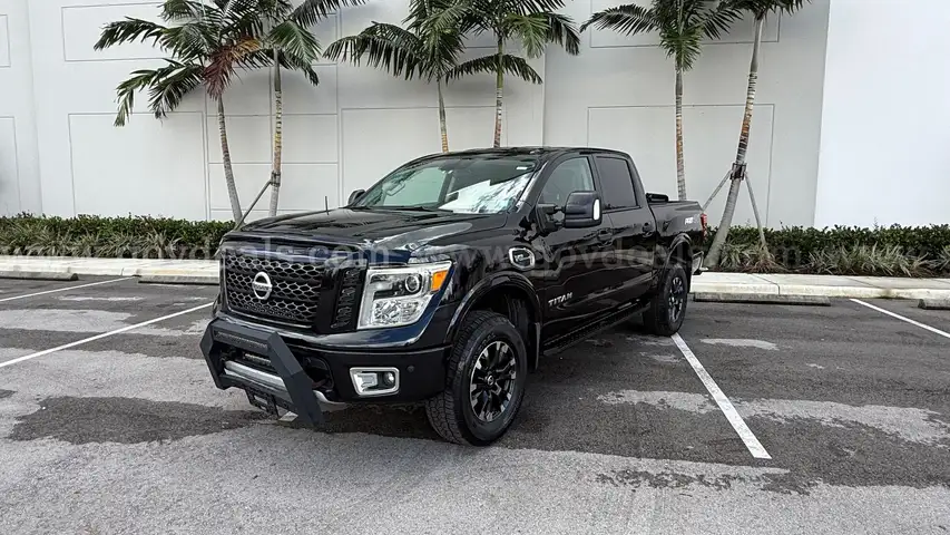 2017 Nissan Titan PRO-4X Crew Cab 4WD