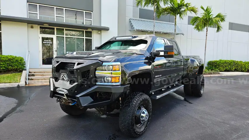 2017 Chevrolet Silverado 3500HD 4WD V8 TDSL CREW CAB 6.6L