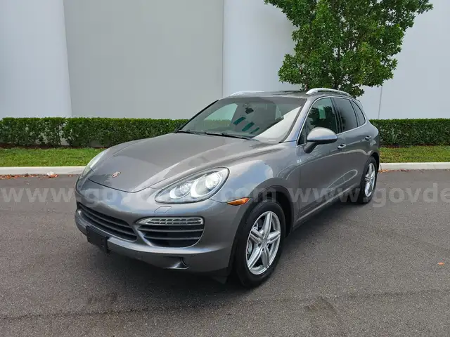 PORSCHE CAYENNE S V8 4D SUV