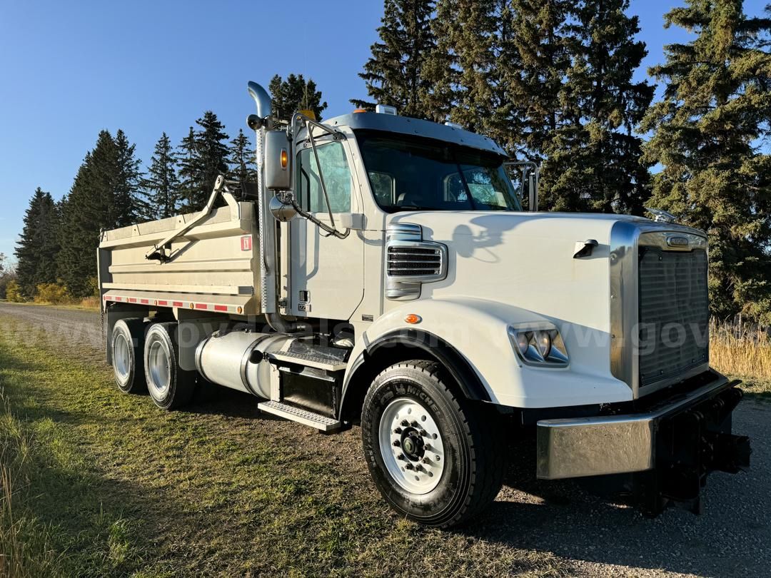 Photo of a 2017 Freightliner 122SD