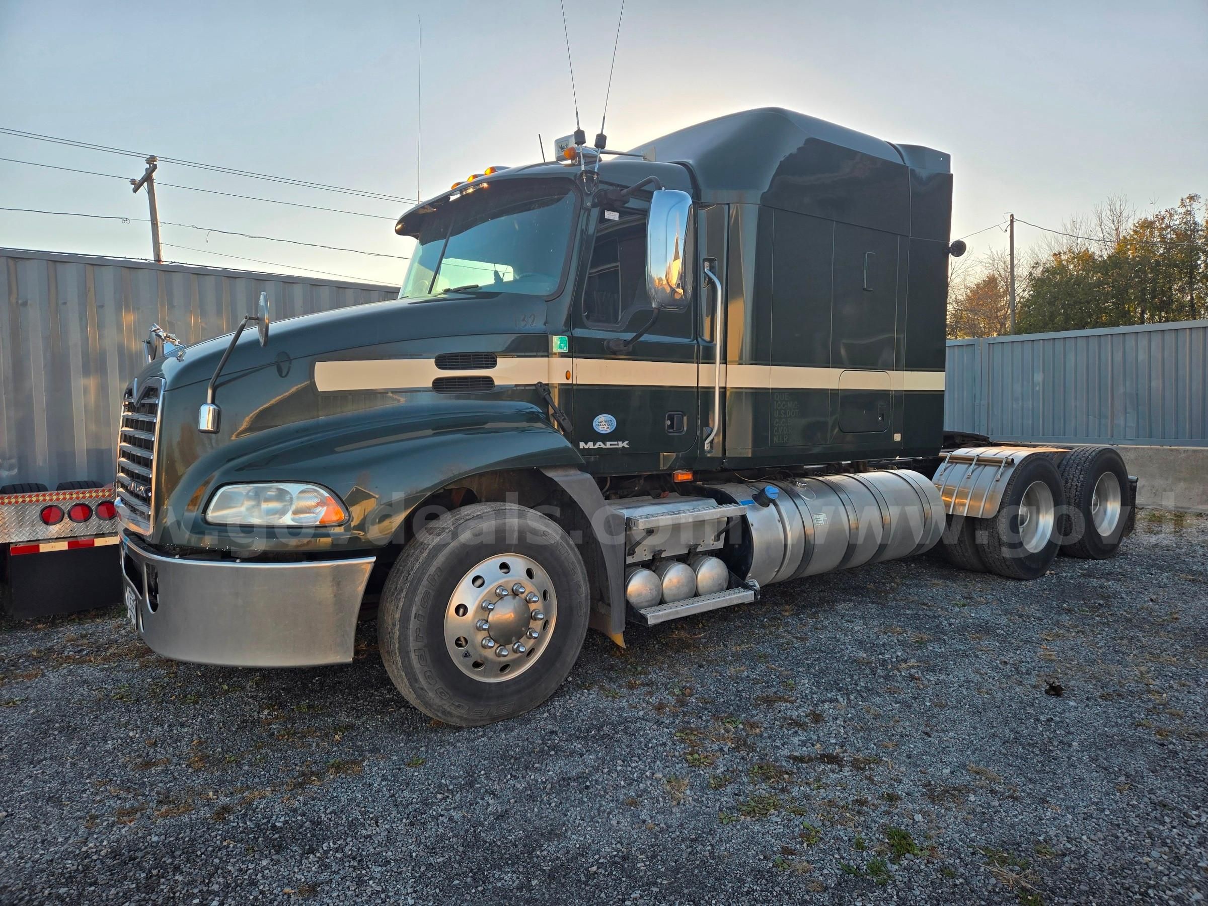 Photo of a 2013 Mack Pinnacle CXU613