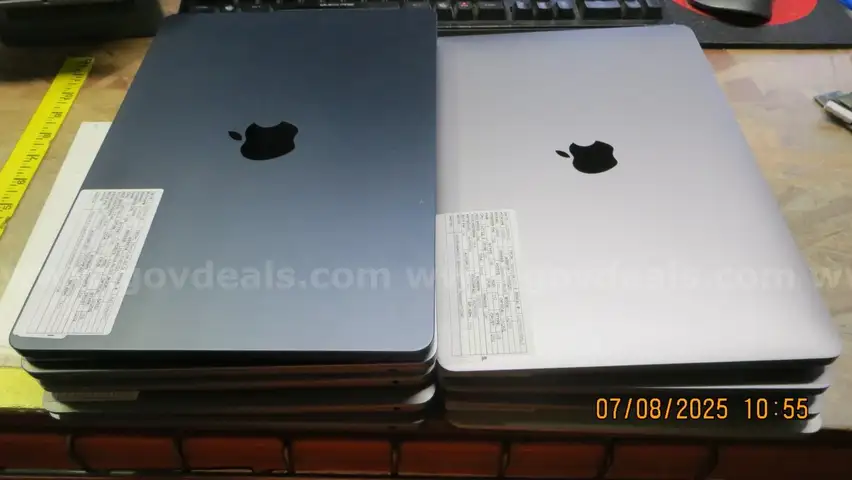 Lot of 9 Apple 2020 to 2022 MacBook Air M1/M2 8GB 512GB