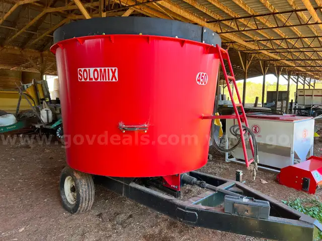 Solomix M450 Portable Feed Mixer
