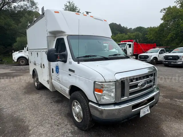 2013 Ford Econoline Box / Utility Van