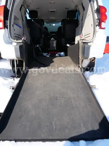 2014 Dodge Caravan Wheelchair-Accessible Mini-Van