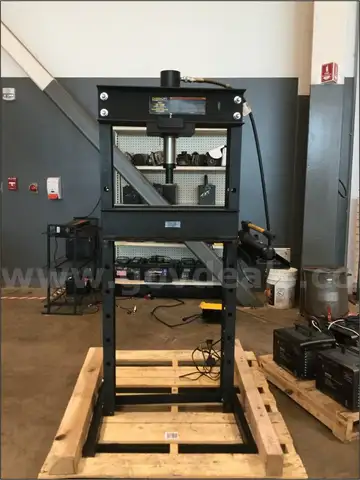 OMEGA Lift - Shop Press 25 Tons