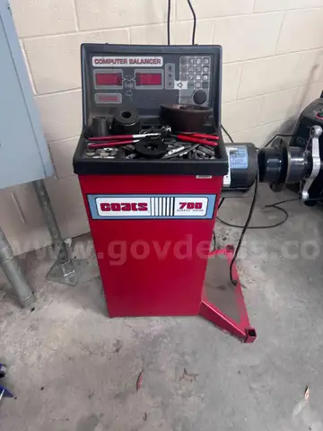 Coats tire balancer