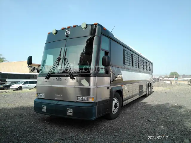 2008 MCI Transit Bus