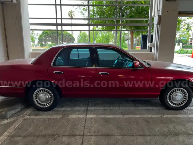 2000 Ford Crown Victoria