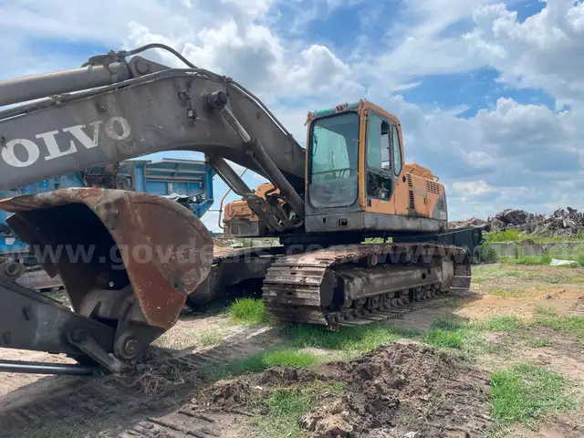 2003 Volvo 330B LC Crawler Mounted Hydraulic Excavator