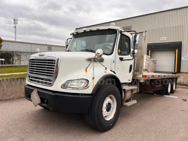 2006 Freightliner M2 112 T/A Flatbed Truck