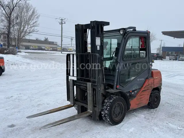 2013 Toyota 8FGU30 Pneumatic Tire Forklift
