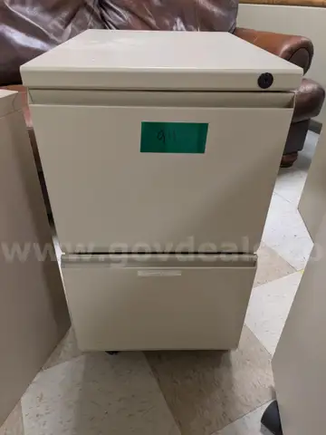 2 Drawer File Cabinet on wheels