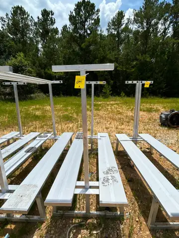 Aluminum bench. See long description. Lot 041.