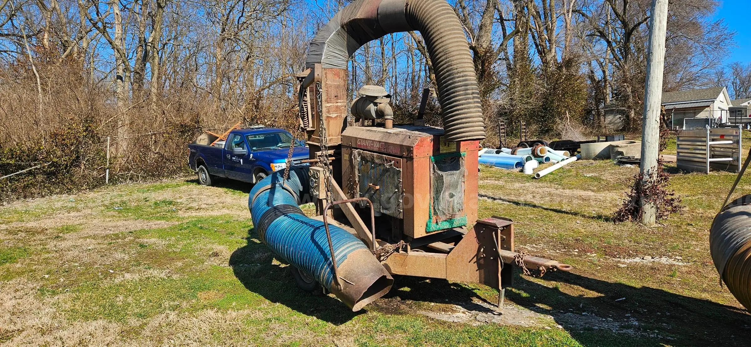 Giant vac leaf deals loader