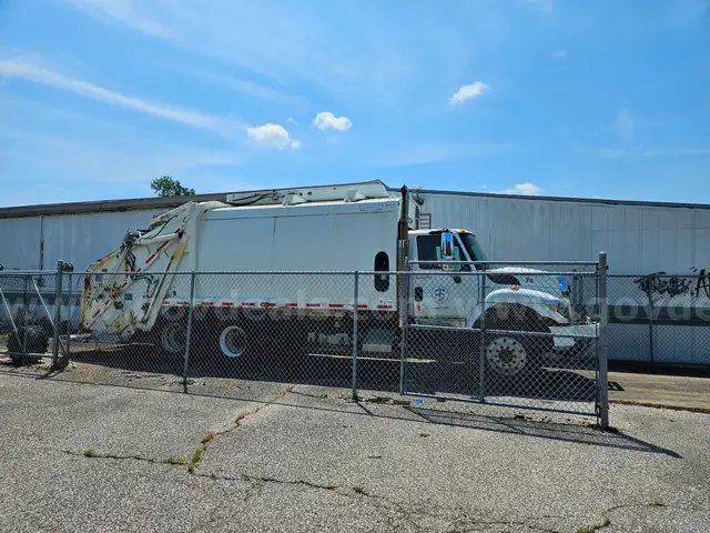 Navistar Trash Truck