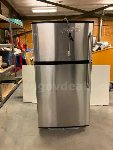 GE Refrigerator USED / As Is/scrap /Worked when unplugged