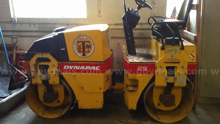 Dynapac CC102 1 Ton Roller w/30 Gallon Water Tank &#x26; Vibration