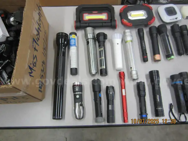 Remix Market - Lot of Miscellaneous Flashlights &#x2013; Various Brands &#x26; Styles