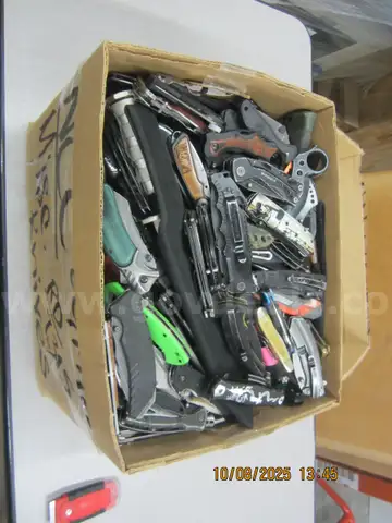 Remix Market - Miscellaneous Knives Lot &#x2013; Folders, Fixed Blades &#x26; Sheathed Knives