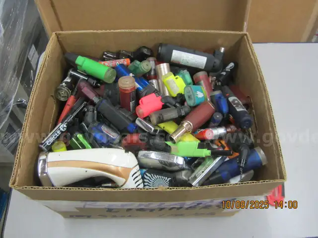 Remix Market - Box of Miscellaneous Lighters &#x2013; Various Styles