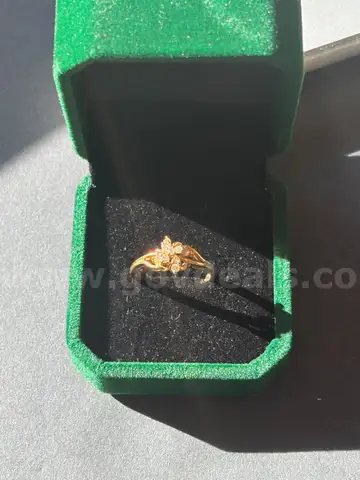 Beautiful 14K Gold and Diamond Ring, size 6 1/4