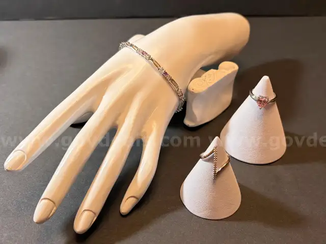 Set of a tennis bracelet and two rings.