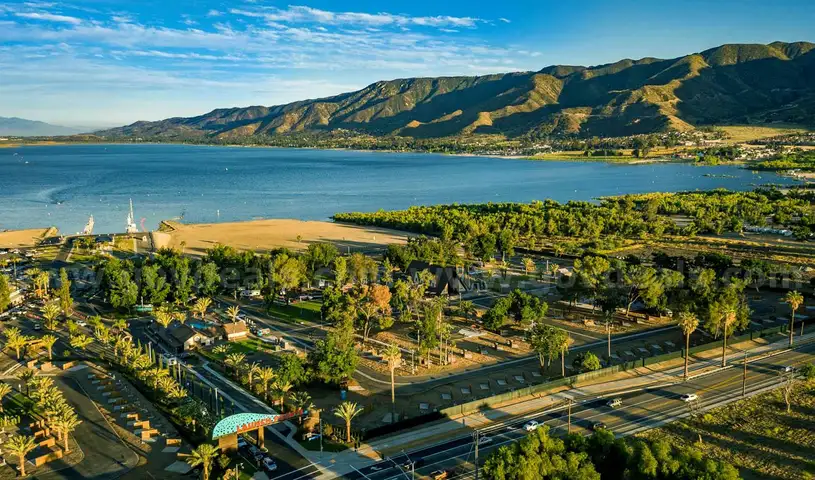 Lake Elsinore, California - Res Lot on Dirt Road