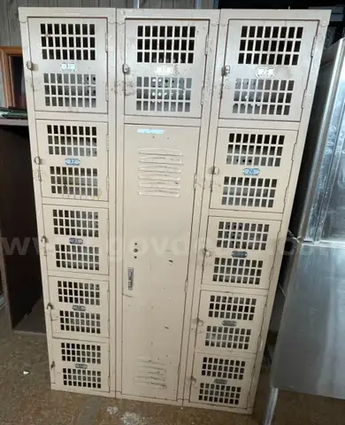 Wall locker