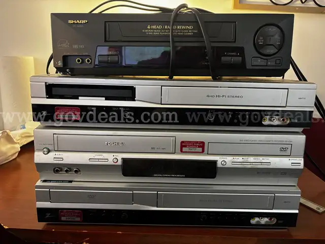 DVD/VHS Player-Recorder Lot