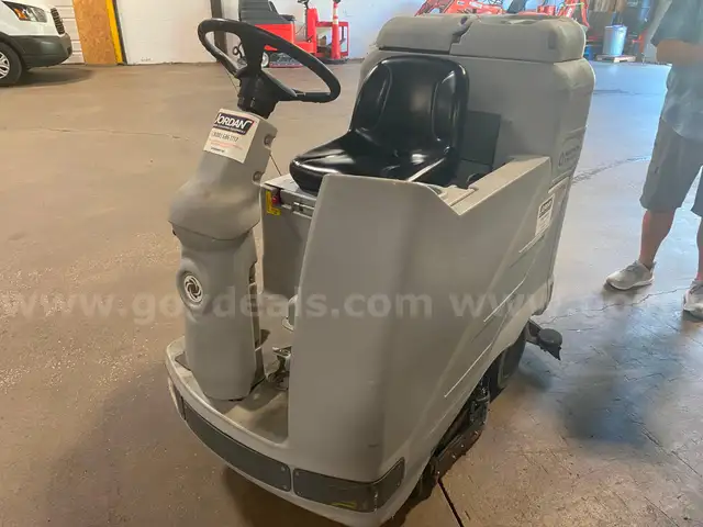 Advance Adgressor 3220 Industrial Ride-on Floor Scrubber