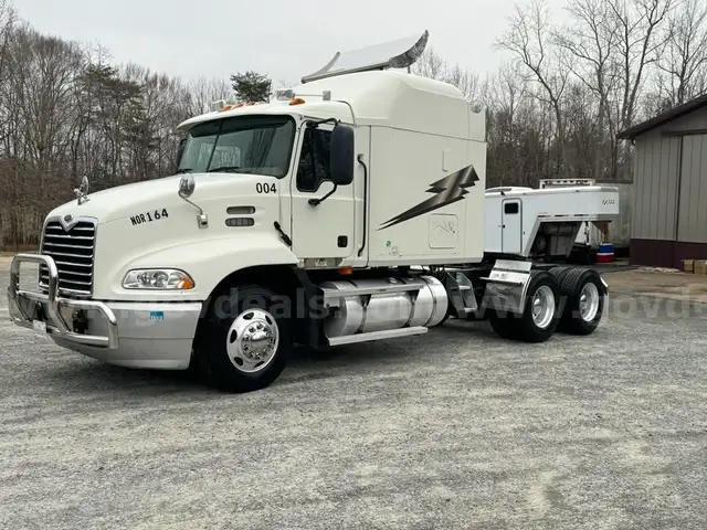 2004 Mack CX613
