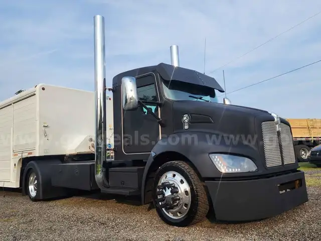 2001 Kenworth T300